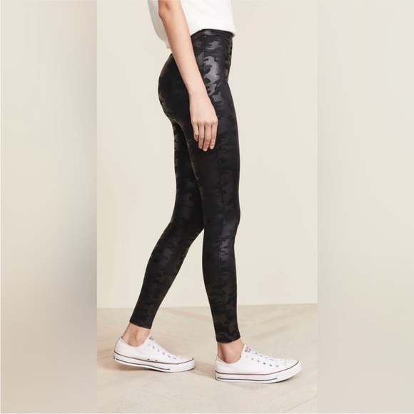 SPANX Black Leggings medium size brand new - Picture 1 of 6